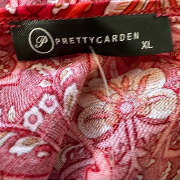 Chic Red Patterned Wraparound Maxi Dress - Picture 4 of 6